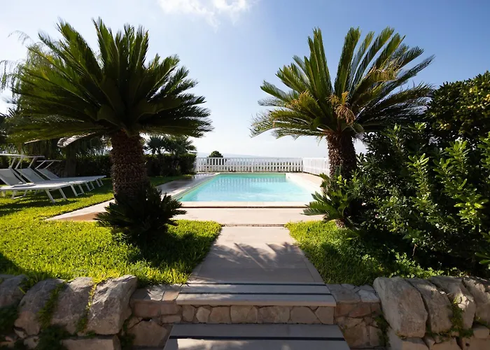 Clara Villa *