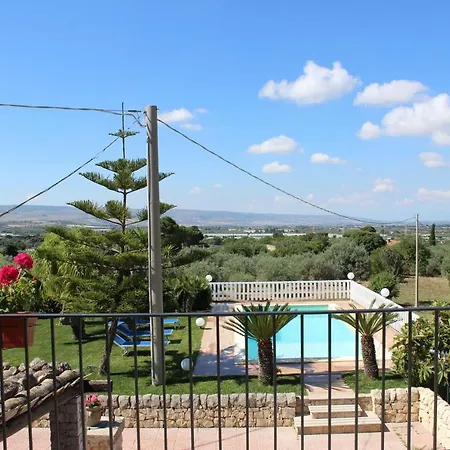 Clara Villa *