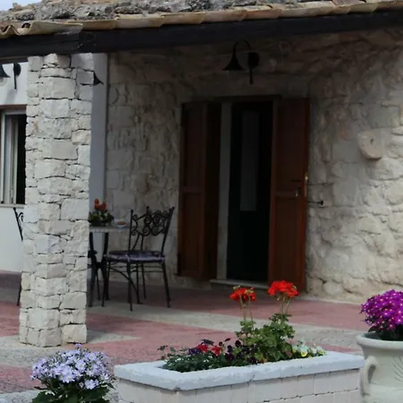 Clara Villa Chiaramonte Gulfi