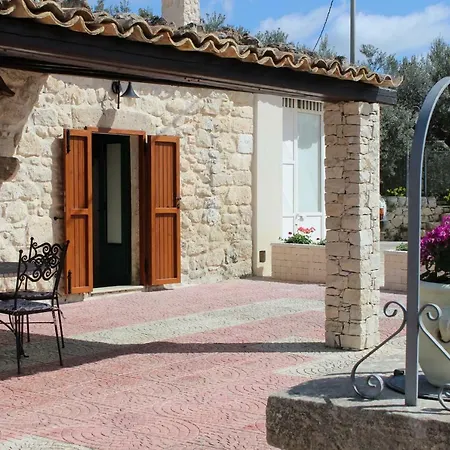 Clara Villa Chiaramonte Gulfi