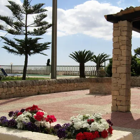 Clara Villa *